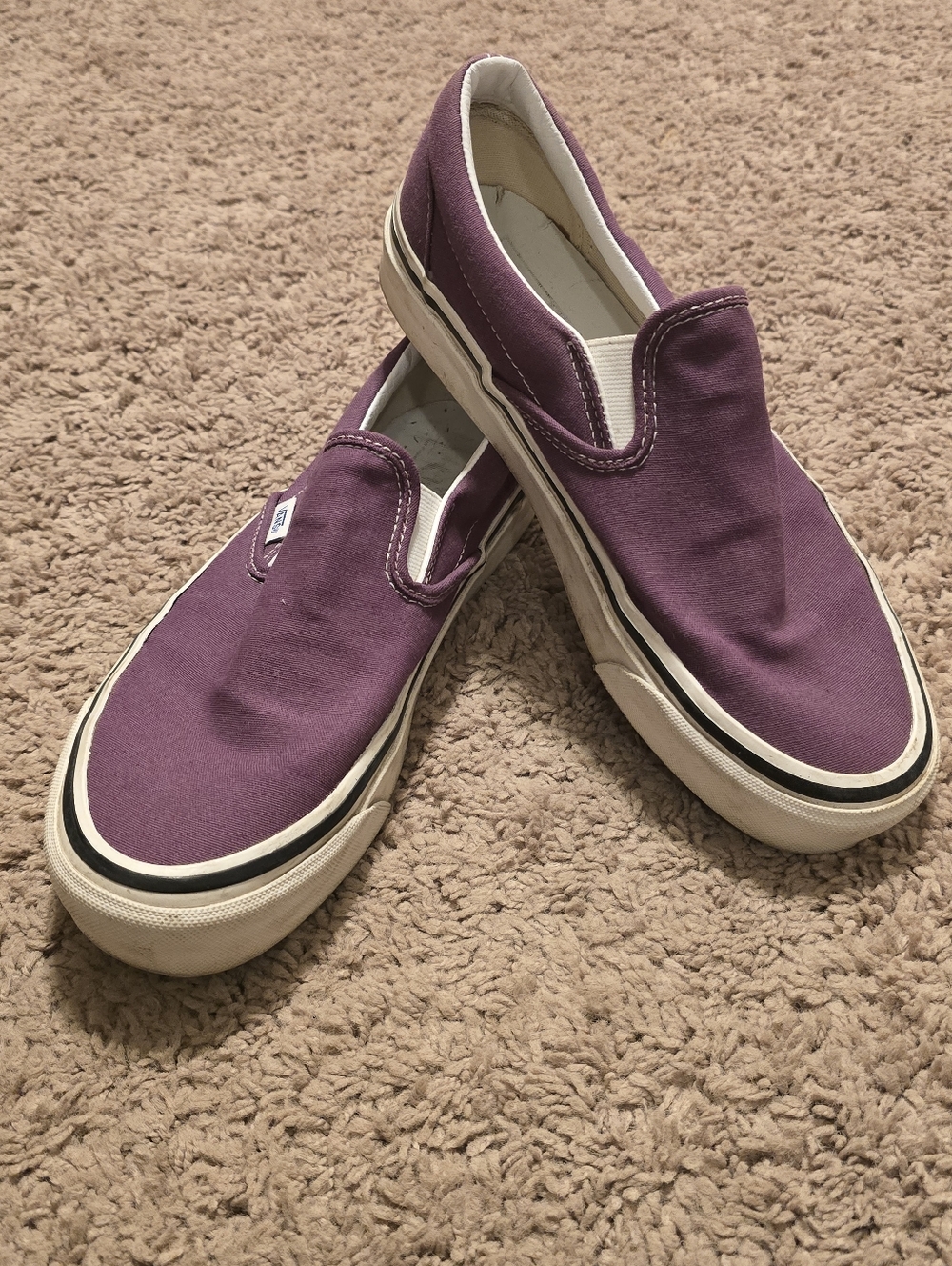 Vans Men's 7.5/Women's 9 Slip-On Canvas Sneakers in Plum